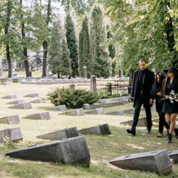 How to Plan a Memorial Service to Honor the Departed